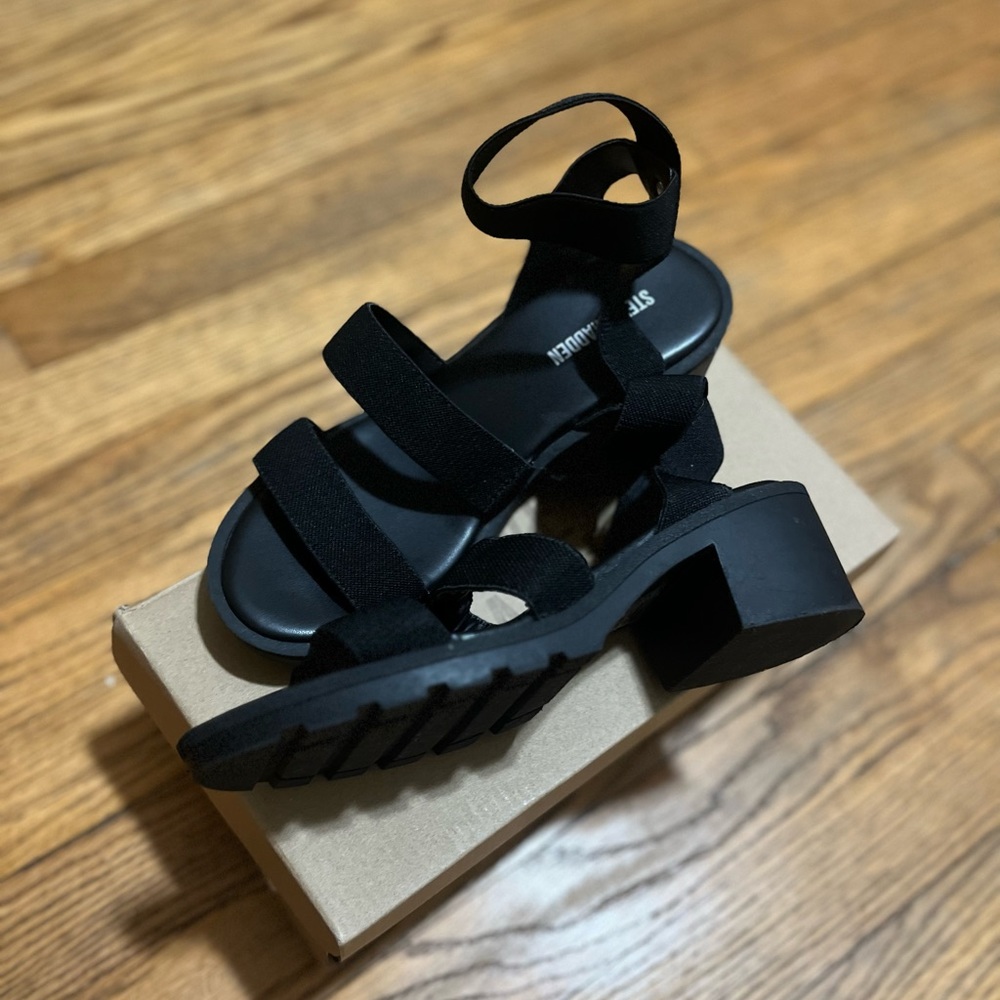 Kids Steve Madden sandals size 3